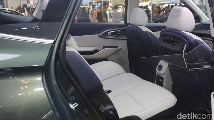Kia memperkenalkan Carens EV Concept pada ajang GAIKINDO Indonesia International Auto Show (GIIAS) 2026 di ICE BSD, Kabupaten Tangerang, Banten, Kamis (30/7/2026).