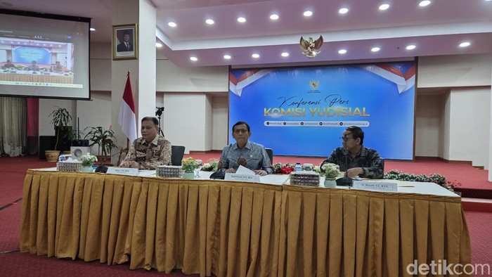 Komisi Yudisial (KY) mengusulkan 121 hakim disanksi karena terbukti melanggar kode etik dan perilaku hakim (KEPPH). (Taufiq/detikcom).