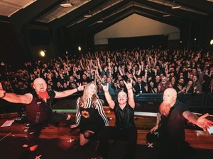 Konser Heavy Metal Berubah Jadi Mimpi Buruk, Penonton BAB di Tengah Moshing