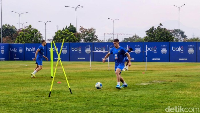 Latihan Mariano Peralta bersama skuad Persib Bandung di lapangan pendamping GBLA, Kamis (30/7/2026)