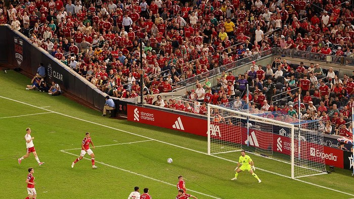 NEW YORK, NEW YORK - JULY 29: (THE SUN OUT, THE SUN ON SUNDAY OUT) Rio Ngumoha of Liverpool shoots to score his sides first goal during the Pre-Season Friendly match between Liverpool FC and Wrexham AFC at Yankee Stadium on July 29, 2026 in New York City. (Photo by Liverpool FC/Liverpool FC via Getty Images)