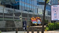 Mal Kokas berada di bawah naungan Pakuwon Group. Perusahaaan itu juga memiliki sejumlah mal elite di Surabaya, seperti Pakuwon Mall, Tunjangan Plaza (TP), Royal Plaza, dan Pakuwon City Mall. Keempat mal itu juga ramai dibahas netizen karena telah lebih dulu dipagari. Foto: Ilham Satria Fikriansyah/detikcom