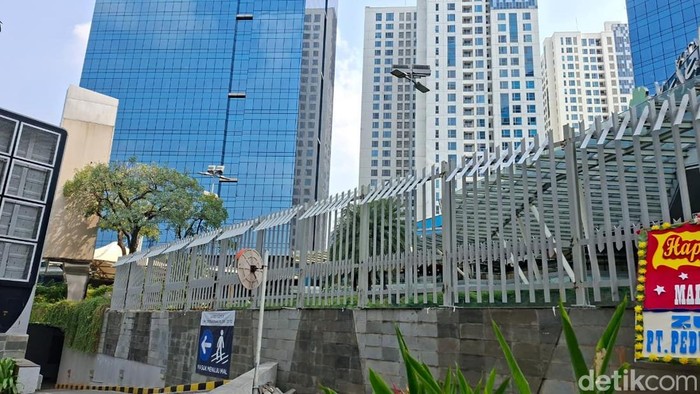 Area depan Mal Kota Kasablanka kini telah dipagari.