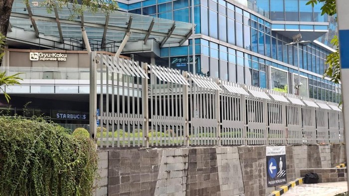 Area depan Mal Kota Kasablanka kini telah dipagari.