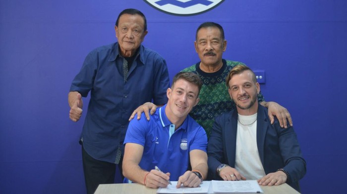 Mariano Peralta  pakai nomor 10 di Persib.