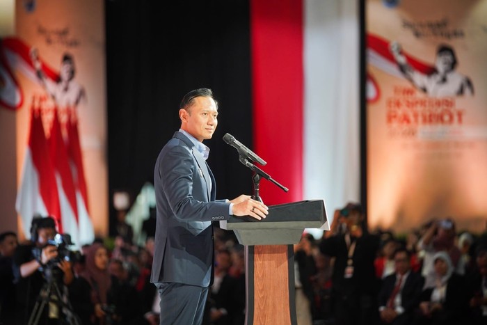 Menko AHY saat memberi pembekalan pada para peserta Tim Ekspedisi Patriot 2026 yang akan diberangkatkan Kementerian Transmigrasi di Balai Kartini, Jakarta, Rabu (29/7/2026).