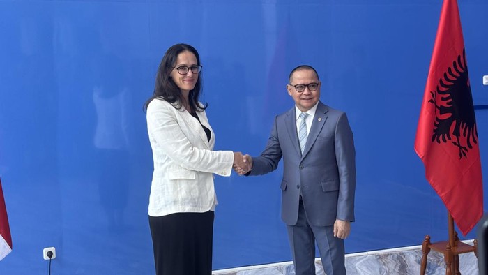 Menteri Pelindungan Pekerja Migran Indonesia (P2MI) Mukhtarudin bertemu dengan Menteri Ekonomi dan Inovasi Albania, Delina Ibrahimaj.