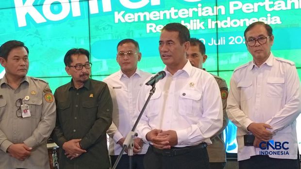 Menteri Pertanian (Mentan) Amran Sulaiman saat konferensi pers di kantornya, Jakarta, Kamis (30/7/2026).  (CNBC Indonesia/Martyasari Rizki)