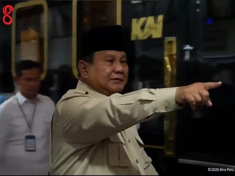 Presiden Prabowo Subianto menjajal kereta api mewah KA Nusantara Explorer dari Stasiun Semarang Tawang, Jawa Tengah, Kamis (30/7/2026).