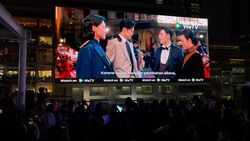 Antimainstream! Nobar Overdo di Tengah Kota Jakarta Pakai LED Super Besar