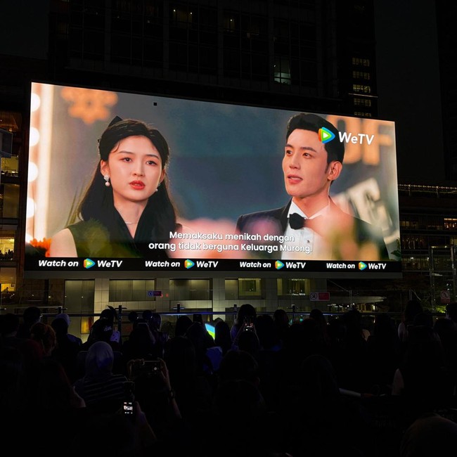 Antimainstream! Nobar Overdo di Tengah Kota Jakarta Pakai LED Super Besar