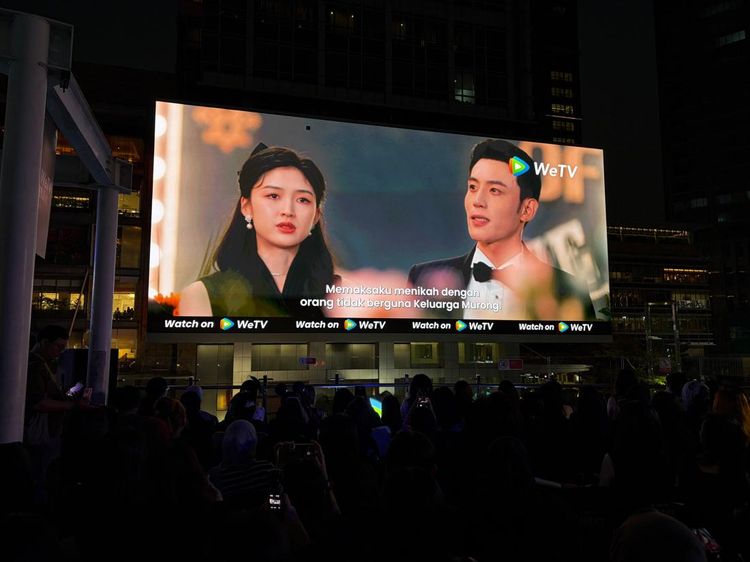 Antimainstream! Nobar Overdo di Tengah Kota Jakarta Pakai LED Super Besar