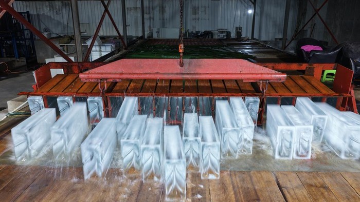 YANGZHOU, CHINA - JULY 30: A worker transports ice blocks at an ice factory on July 30, 2026 in Yangzhou, Jiangsu Province of China. The ice factory has increased production to ensure supply during the summer heat. (Photo by Meng Delong/VCG via Getty Images)