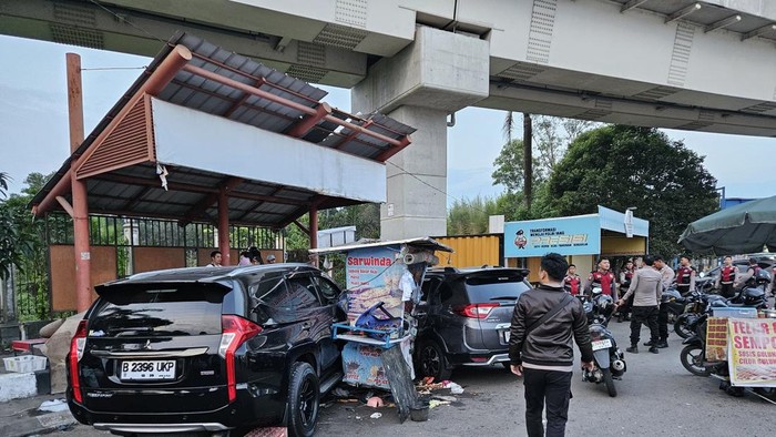 Pajero yang menabrak sejumlah kendaraan hingga pejalan kaki di Palembang