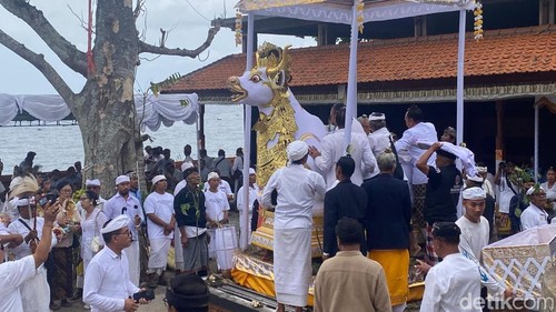 Pelebon Ida Pandita Mpu Acharya Nanda di Graha Yadnya Krematorium Tyaga Margananda, Ujung Mantri, Karangasem, Kamis (30/7/2026).