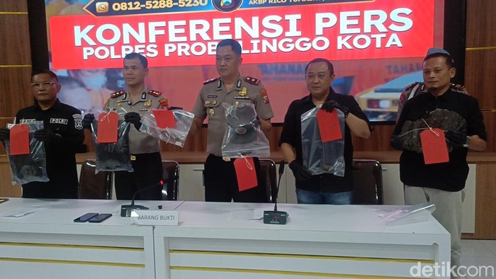 Kapolres Probolinggo Kota, AKBP Rico Yumasri saat press release