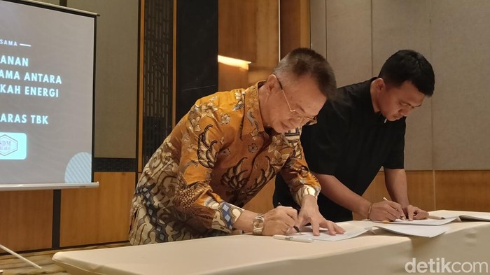 Penandatangan perjanjian kerjasama antara UMKM PT KBE dengan PT Sidomulyo Selaras