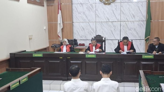 Persidangan kasus dua buzzer penghinaan influencer Sumedang