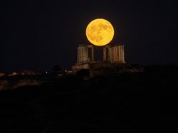 Pesona Buck Moon Hiasi Langit di Berbagai Negara