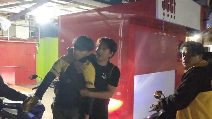 Polisi tangkap pemuda pencuri helm di Makassar.