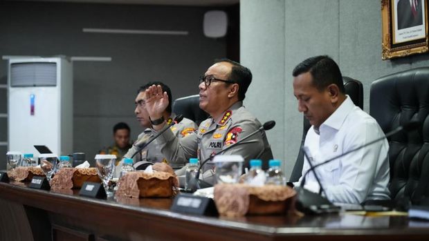 Polri dan Kemenhut menggelar rapat konsolidasi nasional dalam rangka mitigasi antisipasi El Nino dan Karhutla di Mabes Polri, Kamis (30/7/2026).