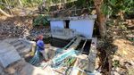 Potret Kemarau di Kalidadap, Selokan Banjir Ratusan Selang