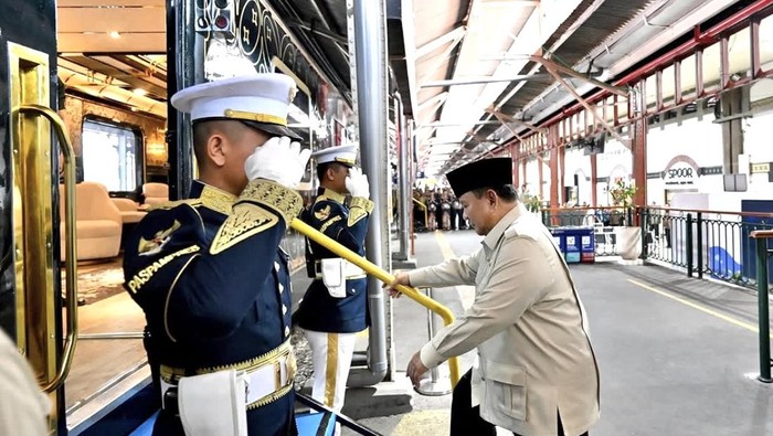 Presiden Prabowo Subianto menjajal KA Nusantara Explorer dari Batang ke Jakarta. (IG Kemensesneg)