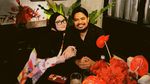 Momen Rigen Rakelna Ajak Istri Dinner Romantis di HUT Ke-7 Pernikahan