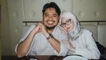 Romantisnya Rigen Rakelna saat Ajak Istri Makan Malam di Restoran