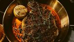 Romantisnya Rigen Rakelna saat Ajak Istri Makan Malam di Restoran