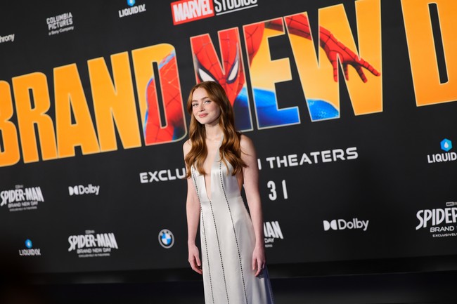 Karakter Sadie Sink pun dibocorkan oleh penyanyi Steve Lacy. Dalam wawancara, Steve membenarkan bahwa pemain ‘Stranger Things’ itu berperan sebagai Jean Grey dari X-Men. Foto: WireImage/Brianna Bryson