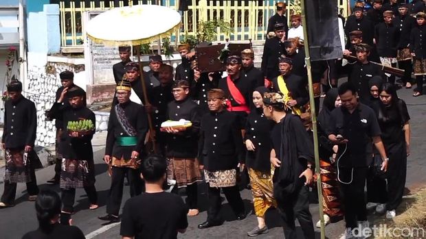 Tari Sodoran menutup puncak Perayaan Hari Raya Karo 1948 Saka Suku Tengger