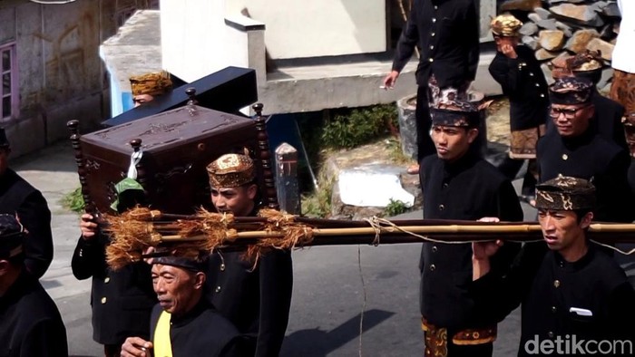 Tari Sodoran Warnai Hari Raya Karo Suku Tengger