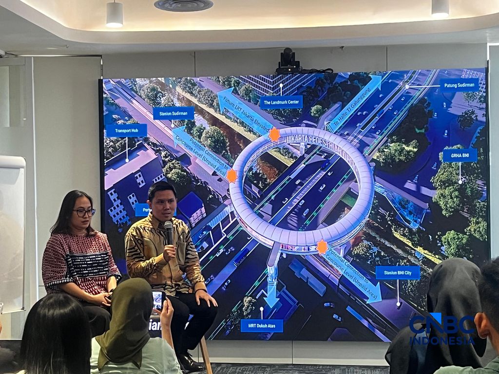 TOD Planning Department Head MRT Jakarta Sagita Devi (kiri) di Transport Hub, Jakarta Kamis (30/7/2026). (CNBC Indonesia/Ferry Sandi)