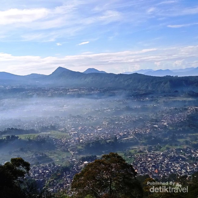 Hiking yang Bersahabat di Geger Bintang Matahari, Lembang