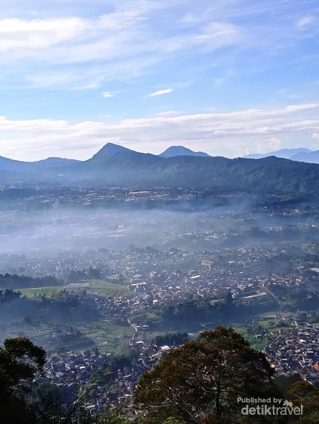 Hiking yang Bersahabat di Geger Bintang Matahari, Lembang
