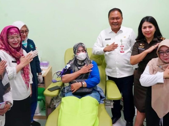 Wakil Bupati Karawang Maslani saat meresmikan Unit Pengelola Darah di RSUD Jatisari