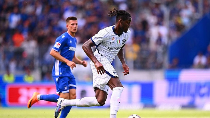 KARLSRUHE, GERMANY - JULY 26: Yann Aurel Bisseck of FC Internazionale during the pre-season friendly match between Karlsruher SC and FC Internazionale at BBBank Wildpark on July 26, 2026 in Karlsruhe, Germany. (Photo by Mattia Pistoia - Inter/Inter via Getty Images)
