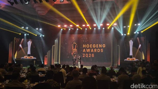 Acara puncak penganugerahan Hoegeng Awards 2026 terhadap 5 polisi teladan dimulai. Acara pemberian penghargaan ini akan disiarkan langsung di detikcom. (Mutiara/detikcom) Acara puncak penganugerahan Hoegeng Awards 2026 terhadap 5 polisi teladan dimulai. Acara pemberian penghargaan ini akan disiarkan langsung di detikcom. (Mutiara/detikcom)