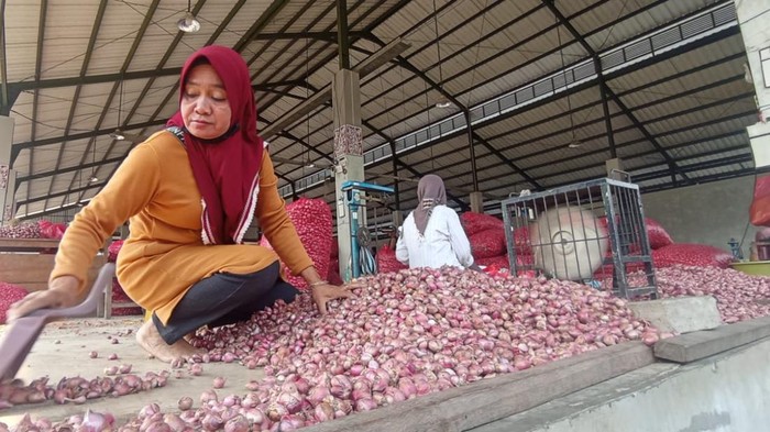 Aktivitas perdagangan bawang merah di Pasar Sukomoro Nganjuk