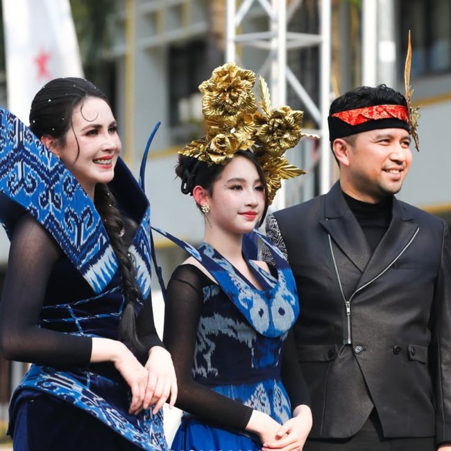 Potret Arumi Bachsin di JFC 2026, Kompak Tampil Bak Princess Dengan Putrinya