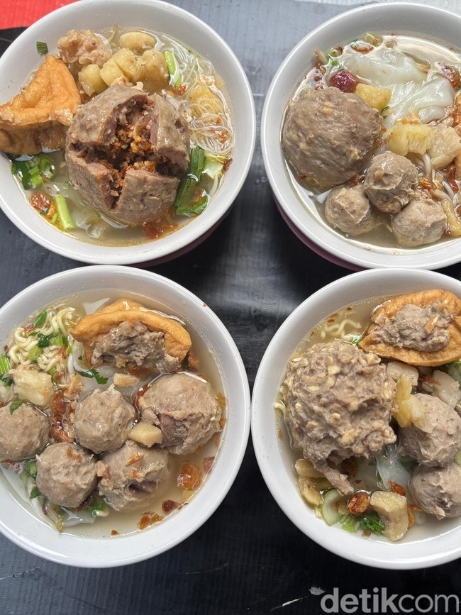 Viral! Bakso Bang Udin Diantre 2 Jam Sebelum Buka, Ada Varian Saikoro