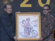 Video: Momen CT Beri Cendera Mata untuk Keluarga Hoegeng