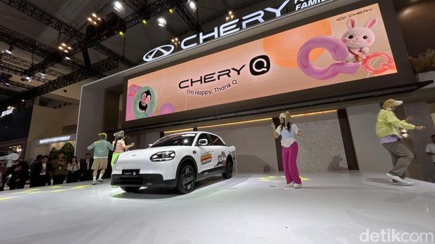 Chery Q diperkenalkan untuk pasar Indonesia pada ajang  di GIIAS dan dibanderol dengan harga mulai Rp 230 jutaan