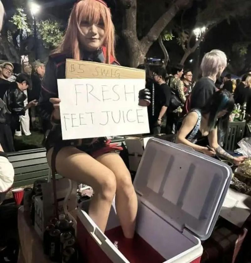 Cosplayer Jual Air Lemon Hasil Rendaman Kaki seharga Rp 133 Ribu
