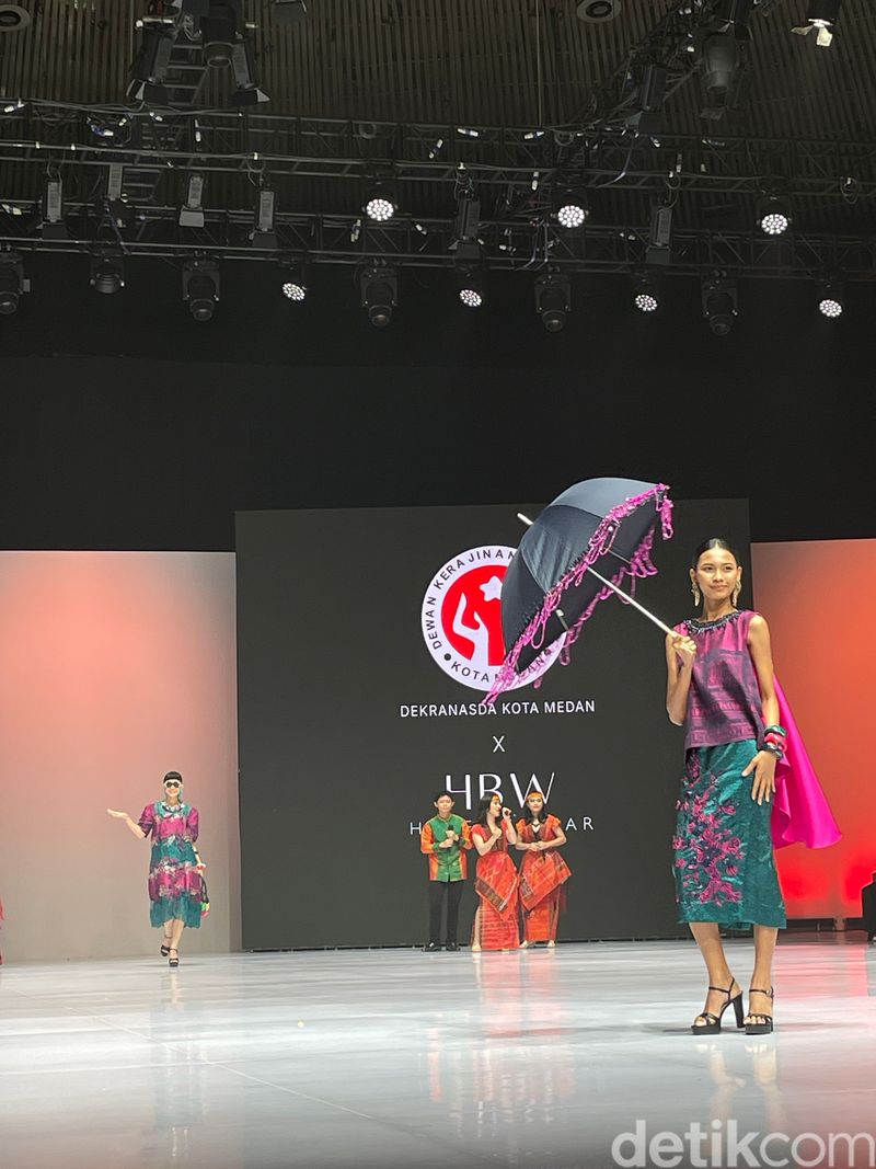 Dekranasda Medan 'Prismatic' IFW 2026