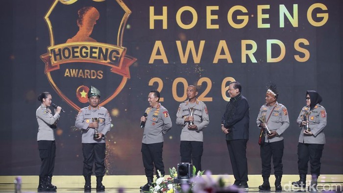 Acara puncak Hoegeng Awards 2026 digelar di The Tribrata Darmawangsa di Jakarta Selatan (Jaksel), Jumat (31/7/2026). Acara ini dihadiri Kapolri Jenderal Listyo Sigit Prabowo dan Chairman of CT Corp Chairul Tanjung (CT).
