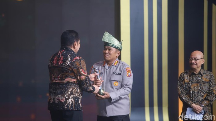 Acara puncak Hoegeng Awards 2026 digelar di The Tribrata Darmawangsa di Jakarta Selatan (Jaksel), Jumat (31/7/2026). Acara ini dihadiri Kapolri Jenderal Listyo Sigit Prabowo dan Chairman of CT Corp Chairul Tanjung (CT).
