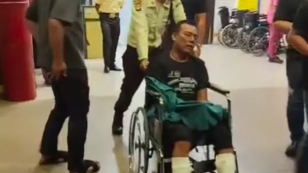 Endang (54) ditangkap polisi atas kasus pembunuhan terhadap pacarnya, Muzalipah (52) di Grogol, Jakbar. Endang membunuh korban setelah ketahuan selingkuh. (dok Resmob PMJ)