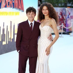 Nikahan Tom Holland-Zendaya: Pedesaan Inggris dan Pamer Cincin